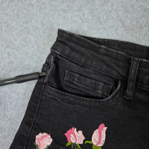 Guess Los Angeles Floral Embroidered Denim Jean Shorts Women's Size 28 Black‎ - Picture 10 of 15